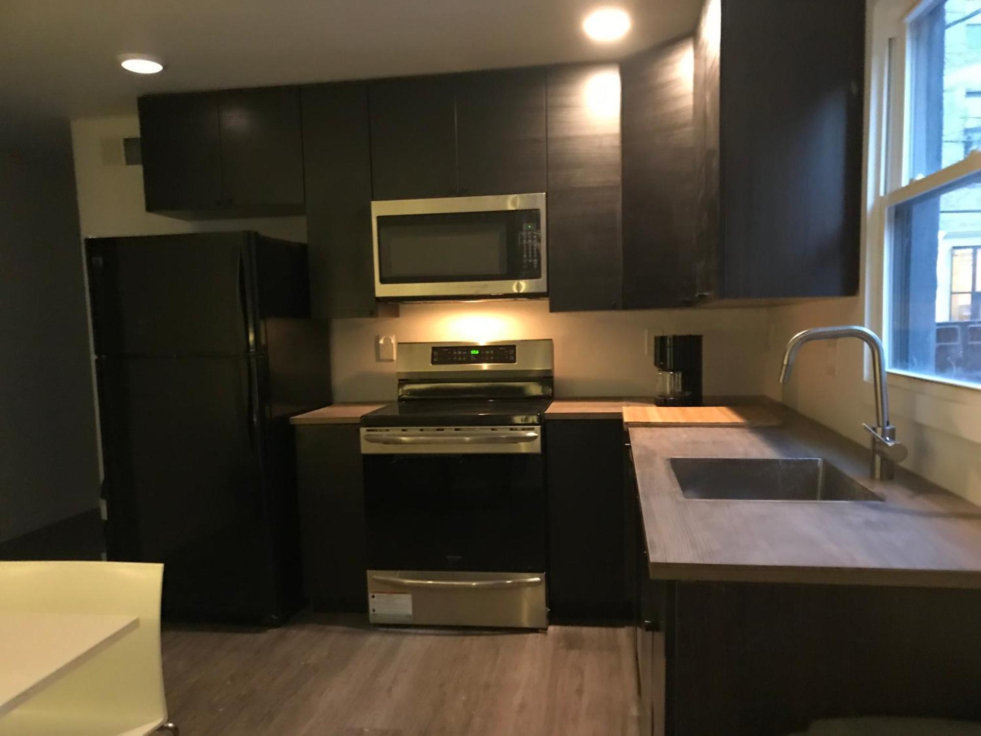 Gasthof Modern Ironbound With Kitchen-fasttraintonyc-onestoptoairport *
